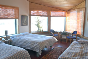 (C) Blachford Lake Lodge