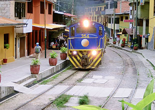 マチュピチュまで走る列車（PeruRail）
