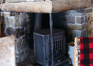 アシニボインロッジの暖炉
