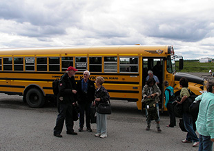 極地では、普通のバスは無く、スクールバスが一般的